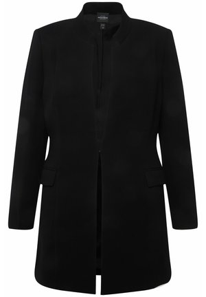 Zwarte op maat gemaakte blazer met hoge kraag, rechte snit en zijzakken. Gemaakt van een zachte stof met een strakke, minimalistische uitstraling.