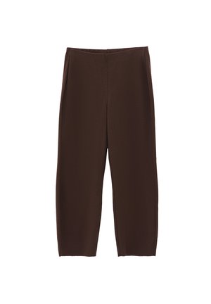 Bruine, wijde broek met een gladde textuur en een getailleerd ontwerp. Voorzien van een tailleband op middenhoogte en zonder zichtbare sluiting.