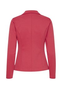 Veste cintrée à manches longues en tissu rose vif, dotée d'un col cranté et d'un dos sans coutures avec des coutures verticales pour la mise en forme.