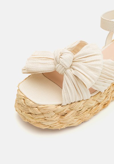 Loeffler Randall GABY FLAT FORM - Kiilakorkosandaali - white