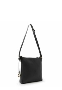 Borsa a tracolla nera in pelle, forma rettangolare, texture liscia, tracolla regolabile, con un accento in hardware color oro sul lato.
