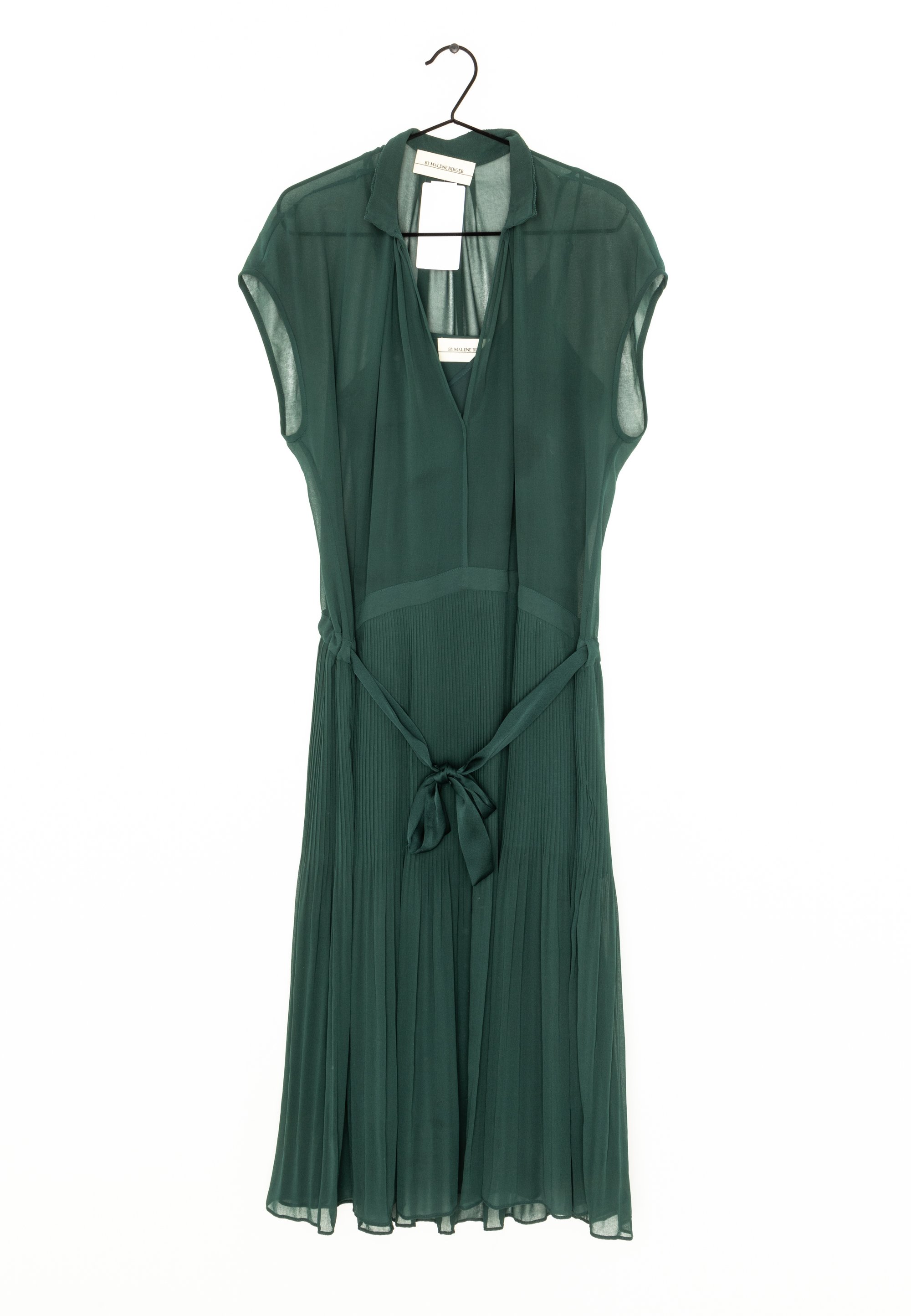 by malene birger green dress BRAND NEW BY MALENE BIRGER LINANA BOTTLE GREEN CAP SLEEVE SHIFT DRESS –  Whispers Dress Agency main image 0
