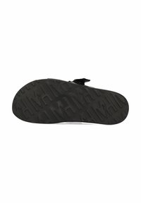Sole di scarpa in gomma nera con un motivo testurizzato caratterizzato da forme angolari e scanalature profonde per la trazione. Bordo liscio e costruzione rinforzata.
