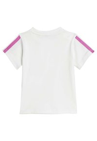 T-shirt bianco a maniche corte con strisce rosa accento sulle spalle, realizzato in morbido cotone, con collo rotondo e vestibilità comoda.