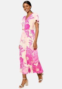 LolaLiza WITH FLOWERS - Robe longue - fuchsia