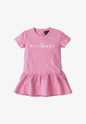 Vestito rosa a maniche corte per bambina con orlo arricciato e "John Richmond" stampato in lettere bianche sul petto.