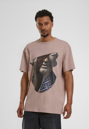 Light pink cotton t-shirt featuring a graphic print of a sculpture with geometric patterns, short sleeves, and a relaxed fit.