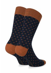 Granatowe skarpetki z brązowymi wykończeniami, które mają geometryczny wzór w odcieniu pomarańczowym. Wzór obejmuje wzmocnione pięty i palce dla większej trwałości.