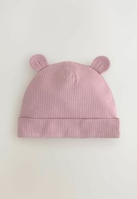 Rosa gerippte Strickmütze mit umgeschlagenem Saum und zwei kleinen Ohren oben, die eine weiche Textur und runde Form zeigt.