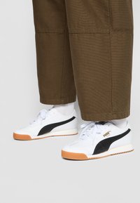 Puma ROMA REVIVAL UNISEX - Tenisice - white/black
