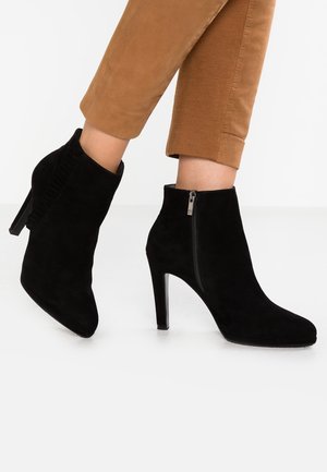 Bottines à talons hauts - black