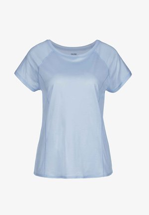 Lichtblauw T-shirt met korte mouwen, gemaakt van zachte stof, met een ronde halslijn en raglanmouwen met contrasterende stiksels.