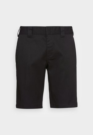 Sorte shorts laget av glatt stoff, med en rett skjæring, to baklommer, flat midje og beltehemper. Ingen synlige mønstre eller aksenter.