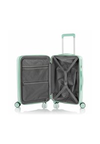Valigia rigida di colore verde menta, con interno grigio dotato di tasche con zip, cinghie incrociate e quattro ruote per la mobilità.