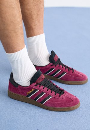 Sneakers - dark brown