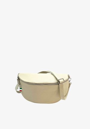 Cremekleurige leren crossbody tas met een ronde vorm, ritssluiting en verstelbare schouderband. Heeft een klein detail met de Italiaanse vlag.