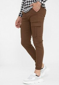 FRILIVIN Pantalon cargo - camel