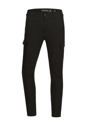 Pantaloni cargo neri con vestibilità slim, realizzati in cotone, con molteplici tasche laterali e chiusura con zip e bottone. Tessuto liscio.