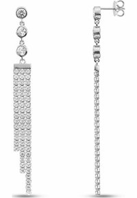 Hängande örhängen i sterlingsilver med tre runda klara stenar ovanför en kaskad av fyrkantigt slipade kristallakcenter.