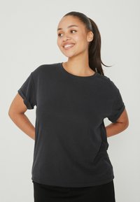 mbyM AMANA-M - Pamata T-krekls - black
