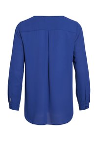 Blusa a maniche lunghe in tessuto blu solido, con scollatura rotonda, dettaglio della piega sul retro e bottoni decorativi sui polsini delle maniche.