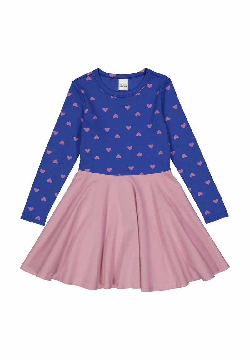 Langsleeve jurk met een blauwe bovenkant met roze hartjespatronen en een vloeiende roze rok. Zachte stof, ronde hals, speels ontwerp.