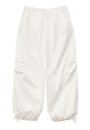Pantalones cargo blancos de corte holgado con cintura elástica, bolsillos laterales y puños ajustables con cordón en los tobillos.