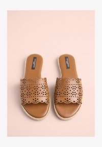 Selected, tan brown