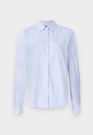 Camicia button-up a strisce blu chiaro e bianche, con maniche lunghe, colletto e ricamo del logo sul petto in maniera sottile. Texture liscia.