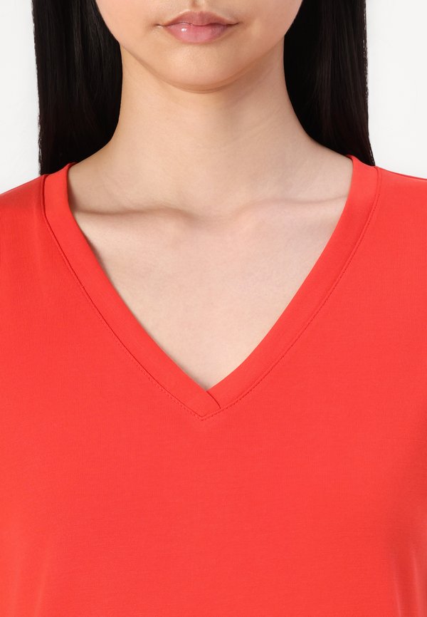 FENYA V NECK TEE - Basic T-shirt - flame scarlet2