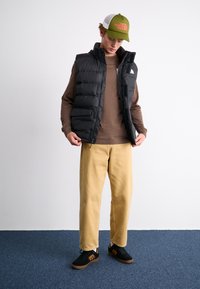Unselected, forest olive/orange/white
