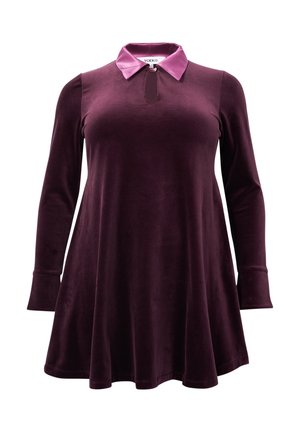 Langsleeve fluwelen jurk in diep paars met een flare rok en een contrasterende lichtpaarse kraag met een kleine uitsnede aan de voorkant.