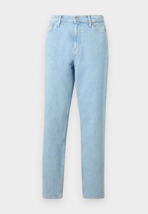 Jeans en denim bleu clair avec une coupe droite, design à cinq poches et fermeture à bouton. Présente un léger dégradé et une texture lisse.