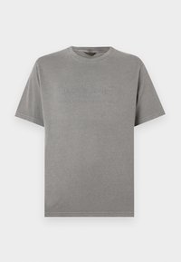 Γκρι βαμβακερό t-shirt με κοντά μανίκια, στρογγυλή λαιμόκοψη και ανάγλυφο λογότυπο "JACK & JONES" στο μπροστινό μέρος. Λείο ύφασμα, καθημερινό σχέδιο.
