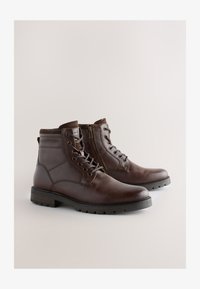 Unausgewählt, brown