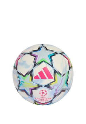 Balón de fútbol blanco Adidas UEFA Champions League con patrones de estrellas multicolores y logotipo rosa.