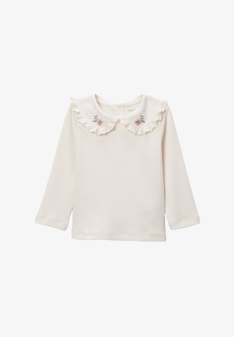 Chemise à manches longues couleur crème avec une texture côtelée, un col froncé et des accents de broderie florale sur le col.