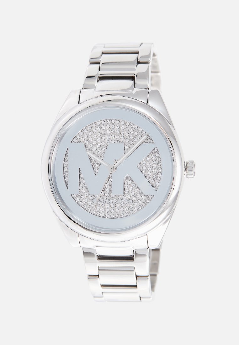 Zilverkleurig metalen horloge met een ronde wijzerplaat en een sprankelende logo bedekt met kristallen. Bandenstijl met afwisselende schakels. Ronde kroon.