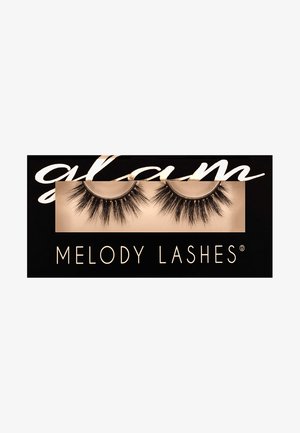 Schwarze Verpackung mit "Glam" in weißer Schrift und "Melody Lashes" in Gold. Zwei Paare von langen, voluminösen schwarzen Kunstwimpern sind darin präsentiert.