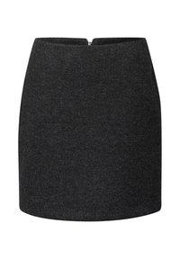 Mustat liehuvat hameet, jotka on valmistettu teksturoidusta kankaasta ja joissa on piilotettu vetoketjusuljenta takana. Yksinkertainen muotoilu, jossa on puhdas siluetti.