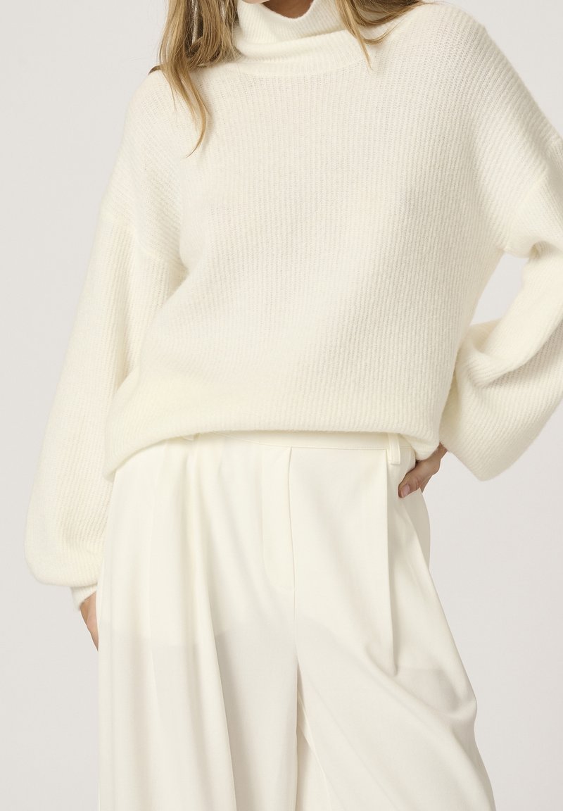 My Essential Wardrobe Sweter