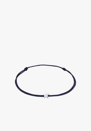 Pulsera de cordón azul marino con un charm de estrella de plata. El cordón está trenzado y la estrella tiene una superficie lisa y pulida. Cierre ajustable.