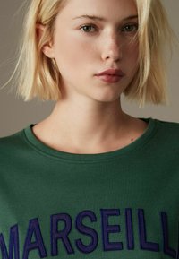 Next LONG SLEEVE HEAVYWEIGHT GRAPHIC  - Top dugih rukava - green