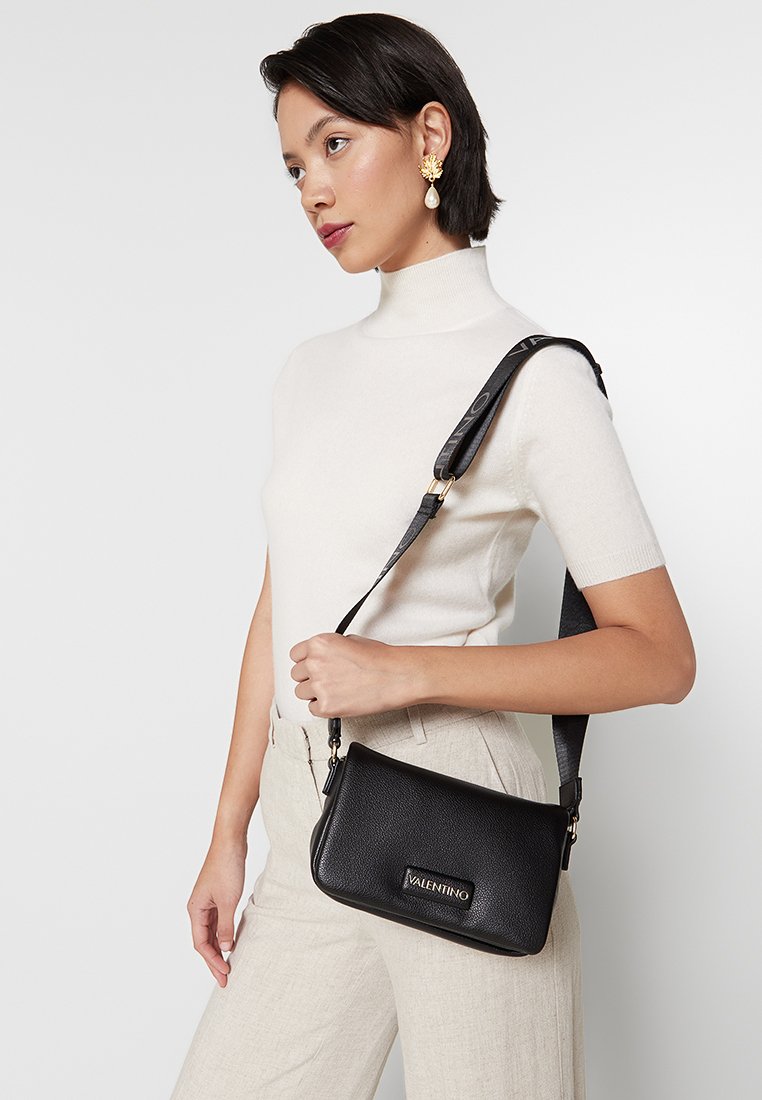 Valentino Bags Axelremsväska - Bild 2