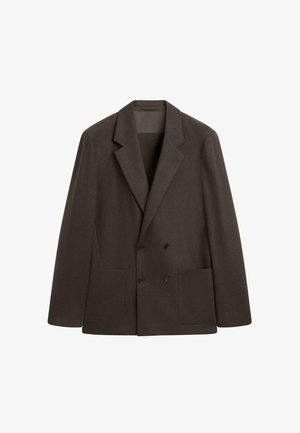 Brun dobbeltradet blazer lavet af blødt, struktureret stof. Har en reverskrave og to forlommer.