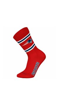 Röda strumpor med ett ribbat mönster, med en logotyp och texten "PATRIOTS" i blått. Utsmyckade med blå och vita ränder högst upp.