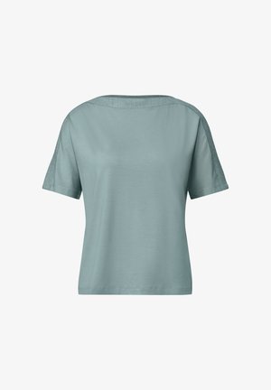 Svetle modré tričko s krátkým rukávem vyrobené z měkkého materiálu, s kulatým výstřihem a uvolněným střihem, s jemnou texturou na ramenou.