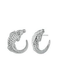 Pendientes de aro de plata en forma de cocodrilos, con escamas detalladas, superficie texturizada y un diseño de cierre de poste.