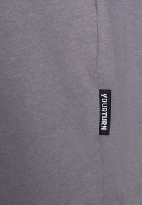 YOURTURN UNISEX 5 PACK BASIC LOOSE T-SHIRT - T-shirt básica - black/white/dark grey