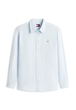 Lichtblauw overhemd met lange mouwen en knopen, met dunne witte verticale strepen, een kraag en een klein Tommy Hilfiger-logo op de borst.